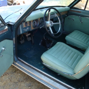 turquouse on turquoise! sweet ... and check out the wood grain dash!