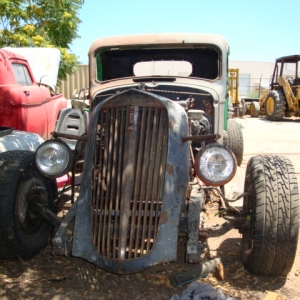 thats a coastal indian totem wired to the grille...