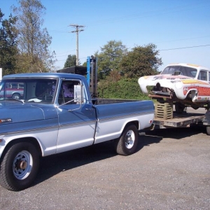 100 1799
My 69 F250 towing my newly aquired 51 Henry J home from the feed barn that I found it in.