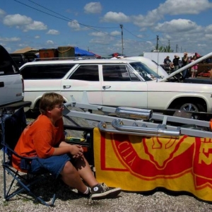 Me helping dad sell parts at 09 HAMB drags