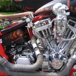 Paul Yaffe skirt blowers, Ultima 113CI V-Twin, Mikuni 48mm HSR Series Carburetor, 3 1/2 " open primary, 6 speed tranny,