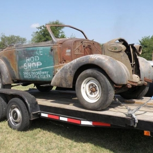 Larry's `38 Conv.
@ 2010 "The Thing"