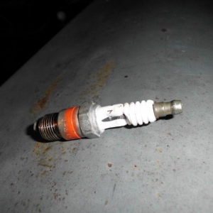 This Spark plug broke as i loosened it!