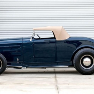 1932 Ford Roadster, probably one of the coolest roadster I've seen, love the color.