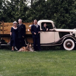 36 Ford and Family 2000