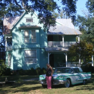 59 T-bird in front of a house that matches