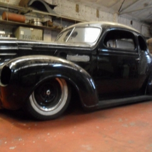 '39 Plymouth coupe : Home-made front clip, rear c-notch, small block Olds, TH350 trans, air-ride, and many frame modifications