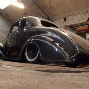 '39 Plymouth coupe : Home-made front clip, rear c-notch, small block Olds, TH350 trans, air-ride, and many frame modifications