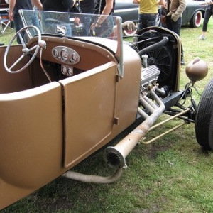 T roadster : Model A firewall adaptation (recessed), homemade floorboard, new brake lines, new electricity, engine restarted and paint preparation