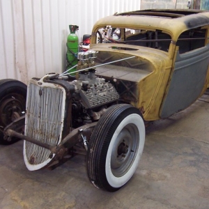 bl1534 Ford Tudor : As everyone begins one day, this is my first project... First top-chop, channeling, 33 grille, French flathead with Volvo manual trans, 12-bolt rear-end, sectionned frame, rear kick-up and many more... this project was sold in parts