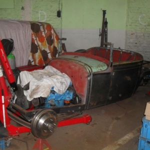 '30 RPU in progress : homemade doors and rear body by a great builder from France (Shoum), homemade frame with front and rear kick-up, 4" axle with A bones and Lincoln brakes, 10-bolt Chevy rear-end, 17" wires wheels with BW tires, SBC400 with Powerglide, hidden '57 chevy tank with additional round T tank in the bed