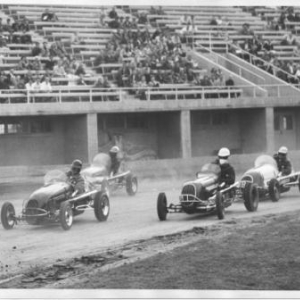 San Bernardino, 1947, leading the heat race.