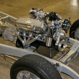 motor and frame meet in 33 coupe 003 (640x427)