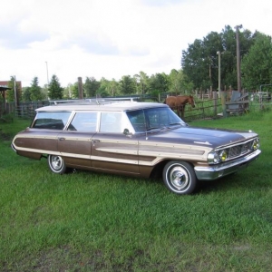 Well we put her back to stock height it loked nice low but not safe to drive down my road, live an learn so New aerostar coils and 2" blocks went back in the box.
Pulled her out two weeks ago to show my parents and brother who where visiting from Texas.