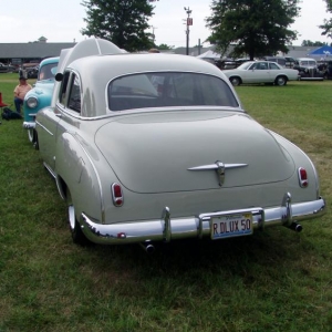 P1010218
Jerry hall built 50 styline deluxe. Note the 49 bumper guards and front 49 liscense plate guard mounted on the rear of this 50, a possibility for my fleetline.