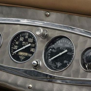 Beautiful dash with an early SW four gauge panel in the 1947 Kurtis-Omohundro Comet. I love the fact the dash and panel both have the engine turning.