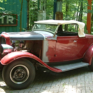 I did not want to have the front too low, this is the look of my 32 coupe when I was a kid.