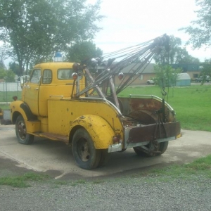 1949 Chevrolet 5400 COE with a 515 Holmes Wrecker